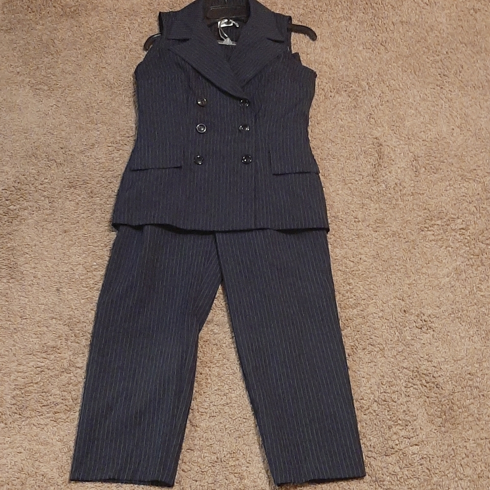 Jaclyn Smith 3 piece suit
